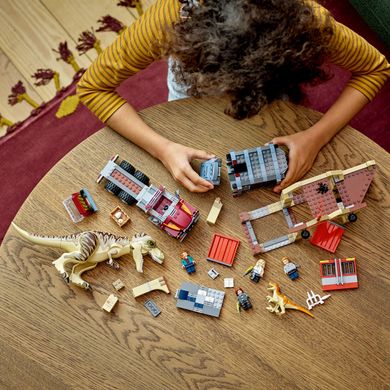 LEGO Jurassic World Побег тиранозавра и атроцираптора 76948