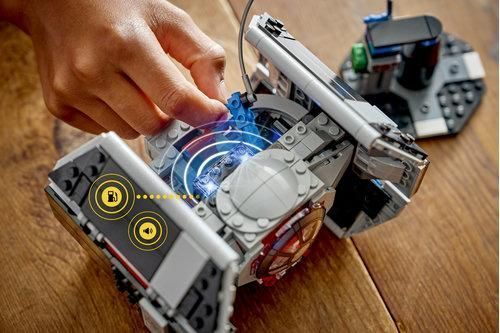 LEGO&reg; Star Wars&trade; SMART Play&trade;: Винищувач TIE Дарта Вейдера 75421