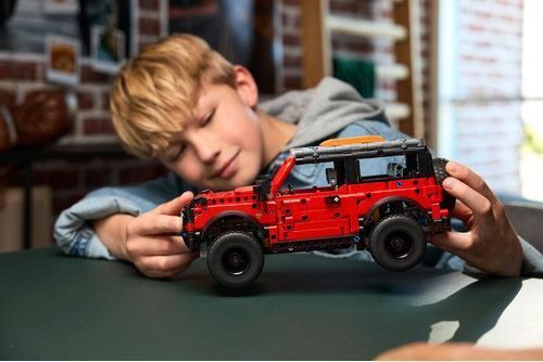 LEGO&reg; Technic Внедорожник Ford Bronco&reg; Набор с моделью автомобиля STEM-конструктор 42213
