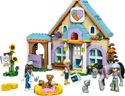 Конструктор LEGO Friends Ветеринарная клиника для лошадей и домашних питомцев 42651