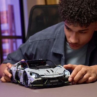 LEGO&reg; Technic Суперкар Lamborghini Revuelto Набір STEM-конструктора 42214