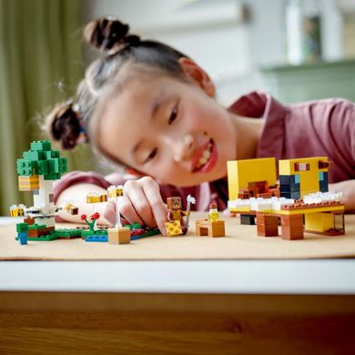 Конструктор LEGO® Minecraft Бджолиний будиночок 254 деталей (21241)