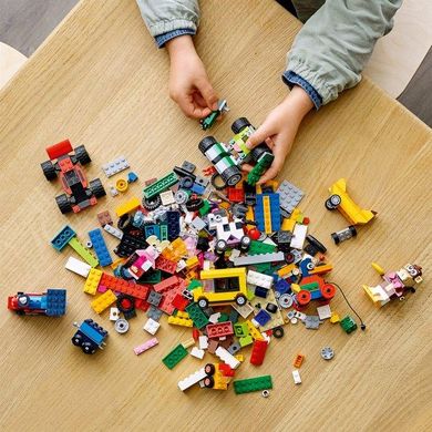 Конструктор LEGO Classic Кубики і колеса 653 деталі 11014
