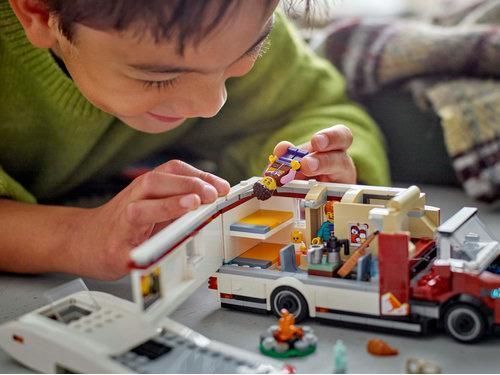 Конструктор LEGO City Пригодницький будинок на колесах для відпустки 60454