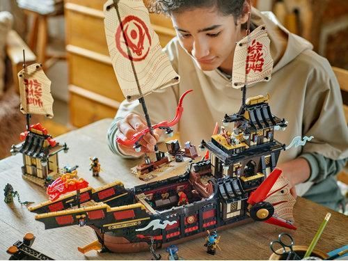 LEGO&reg; NINJAGO&reg; Щедрость храма Конструктор игрушечного корабля 71848