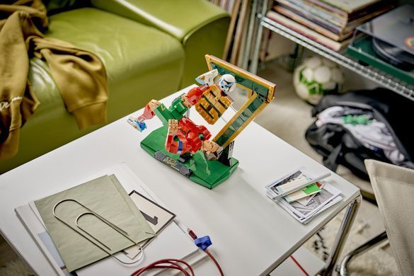 LEGO&reg; Editions Кріштіану Роналду &mdash; легенда футболу 43016
