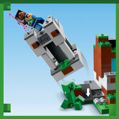 Конструктор LEGO® Minecraft Форпост із мечем 427 деталей (21244)