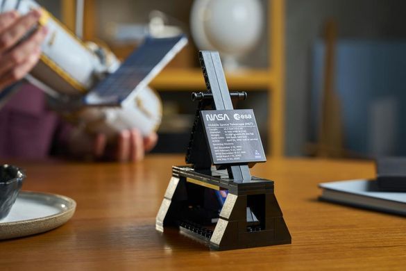 LEGO&reg; Icons Космический телескоп &laquo;Хаббл&raquo; 11382