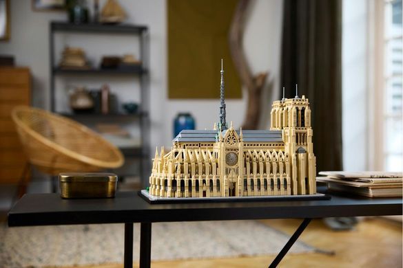 LEGO&reg; Architecture Нотр-Дам-де-Парі 21061