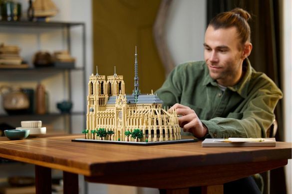 LEGO&reg; Architecture Нотр-Дам-де-Парі 21061