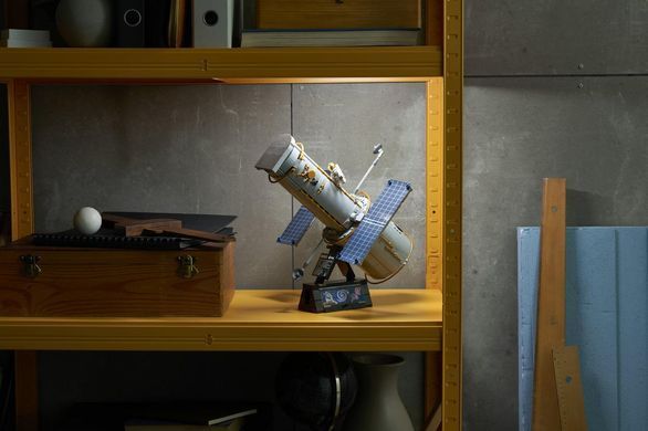 LEGO&reg; Icons Космический телескоп &laquo;Хаббл&raquo; 11382