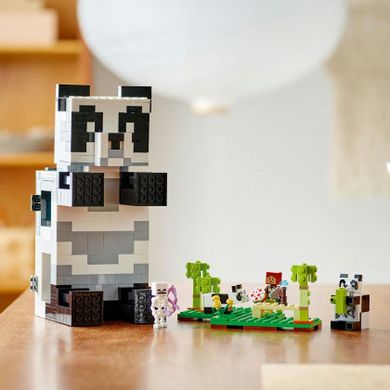 Конструктор LEGO® Minecraft Помешкання панди 553 деталей (21245)