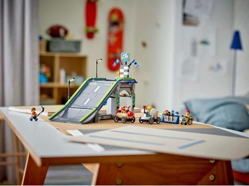 Конструктор LEGO City Жодних обмежень: Автодром для гоночних автомобілів 60460