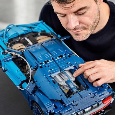 Конструктор LEGO Technic Автомобіль Bugatti Chiron 42083