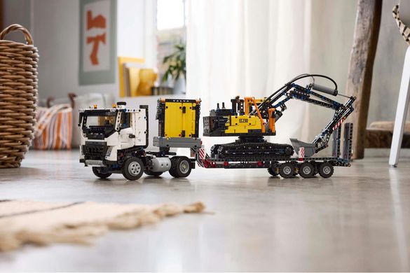 LEGO® Technic Вантажівка Volvo FMX і Електричний екскаватор EC230 42175