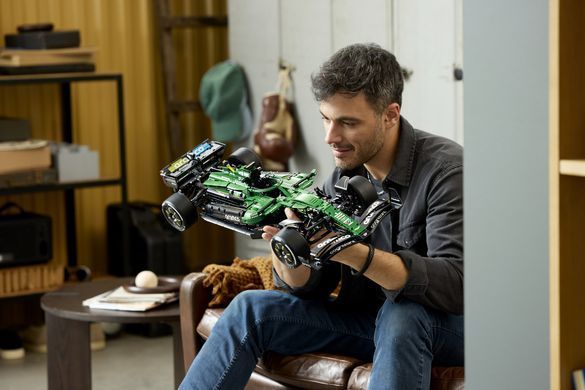LEGO&reg; Technic Автомобіль &laquo;Формули-1&raquo; Aston Martin Aramco AMR25 42240