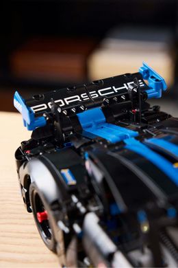 LEGO® Technic Автомобіль для перегонів Porsche GT4 e-Performance 42176