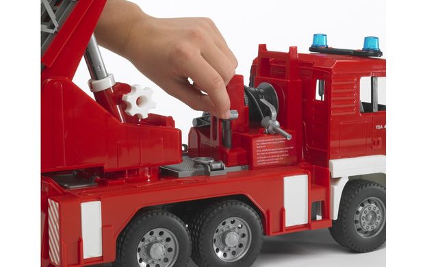 Машинка іграшкова - MAN пожежний трак (світло,звук,батарейка)