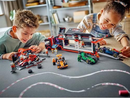 Конструктор LEGO City Вантажівка F1&reg; з автомобілями RB20 та AMR24 60445