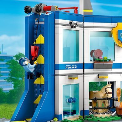 Конструктор LEGO&reg; LEGO City Поліцейська академія 823 деталей (60372)