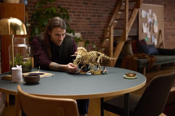 LEGO&reg; Jurassic World Скамʼянілості динозаврів: трицератопс 77985