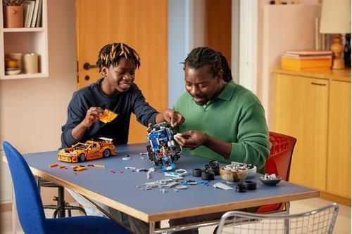 LEGO&reg; Technic Двойной форсаж Автомобиль Nissan Skyline GT-R (R34) Набор с моделью автомобиля 42210