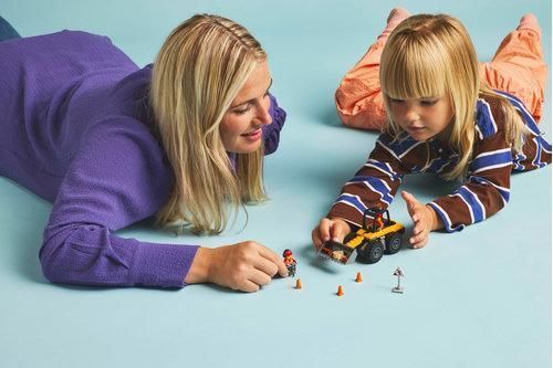 Конструктор LEGO City Жовтий будівельний автонавантажувач 60450