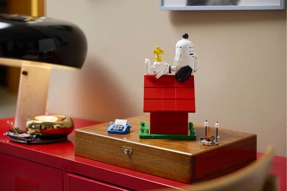 LEGO&reg; Ideas &laquo;Дрібнота&raquo;: будка Снупі Набір 21368