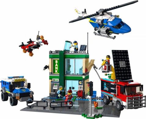 Конструктор LEGO City Погоня полиции в банке 915 деталей 60317