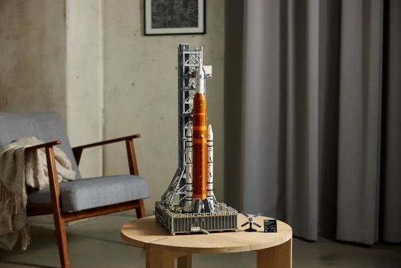 LEGO Icons Ракета NASA Artemis SLS 10341