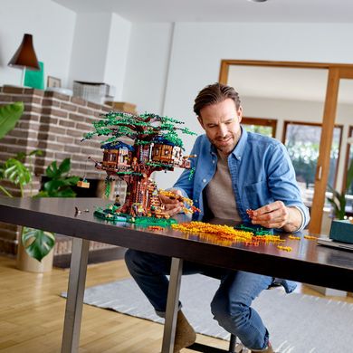 Конструктор LEGO Ideas Будинок на дереві 3036 деталей (21318)