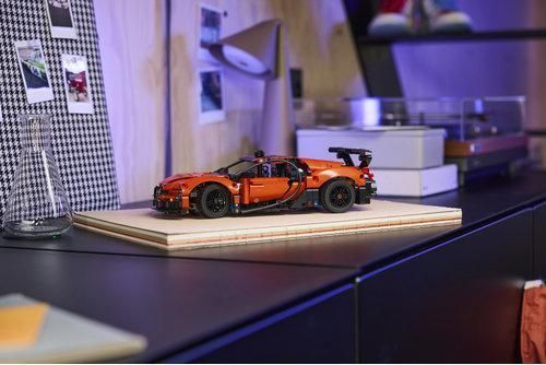 LEGO Technic Гіперкар Bugatti Chiron Pur Sport 42222