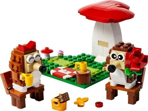 Конструктор LEGO Icons Романтичний пікнік їжачків 40711