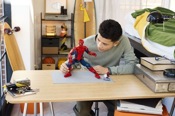 LEGO&reg; ǀ Marvel Фігурка супергероя Людини-Павука, колекційний елемент 76346