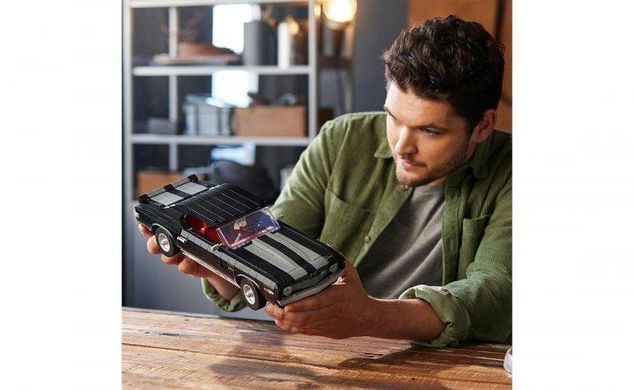 Конструктор LEGO Icons Chevrolet Camaro Z28 10304
