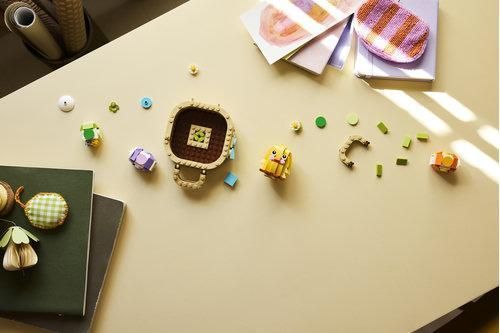 LEGO&reg; Корзина с крупноконечными яйцами Весенний творческий набор с цыпленком 40863