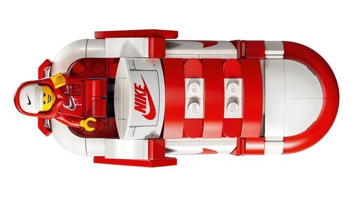 Конструктор LEGO Icons Nike Dunk Trickshot 43021