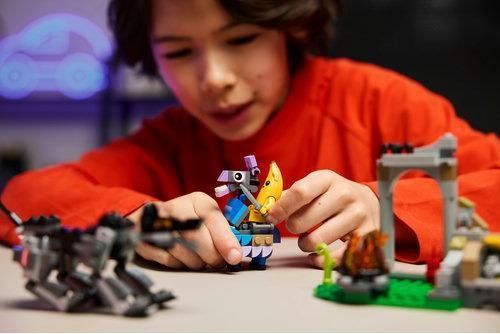 LEGO&reg; Fortnite&reg; Табір Peely та Sparkplug Конструктор по відеогрі 77075