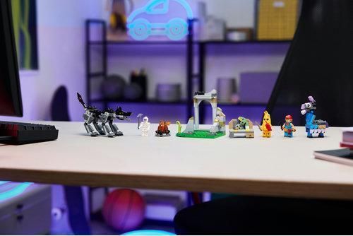 LEGO&reg; Fortnite&reg; Табір Peely та Sparkplug Конструктор по відеогрі 77075