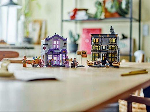 LEGO&reg; Harry Potter&trade; Магазины Оливандера и мантий от Мадам Малкин 76439