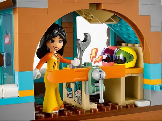 Конструктор LEGO Friends Праздничная Лыжная трасса и кафе 41756
