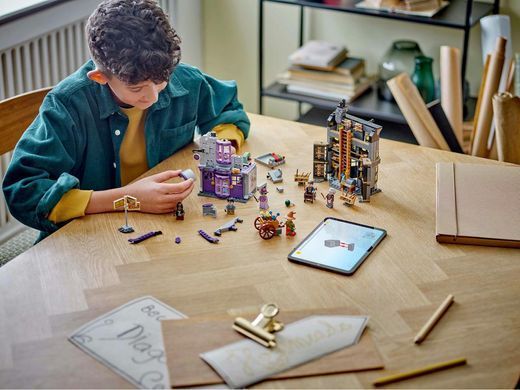LEGO&reg; Harry Potter&trade; Магазины Оливандера и мантий от Мадам Малкин 76439