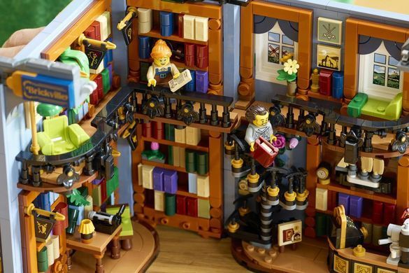 LEGO&reg; Icons Книгарня: книжковий куточок - 11379