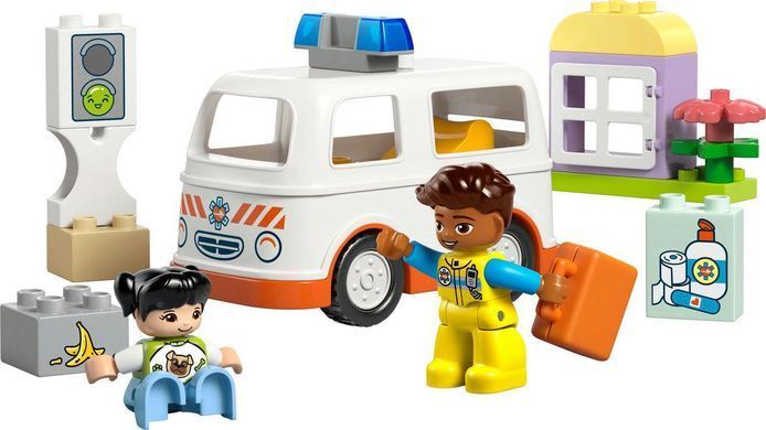 Конструктор LEGO DUPLO Швидка допомога та водій 10447