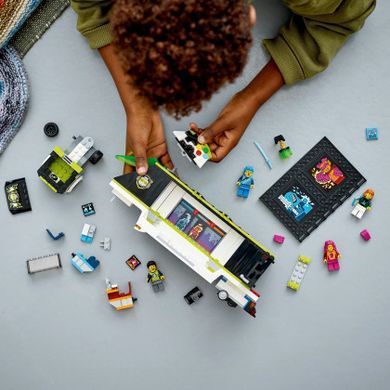 Конструктор LEGO&reg; LEGO City Вантажівка для ігрового турне 344 деталей (60388)