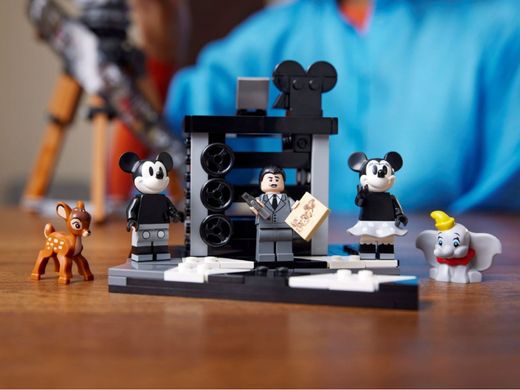 Конструктор LEGO Disney Камера памяти Уолта Диснея 43230