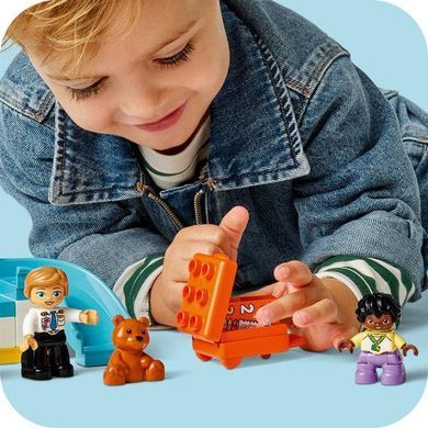LEGO&reg; DUPLO&reg; Town Уперше в аеропорту Конструктор для творчої гри 10443