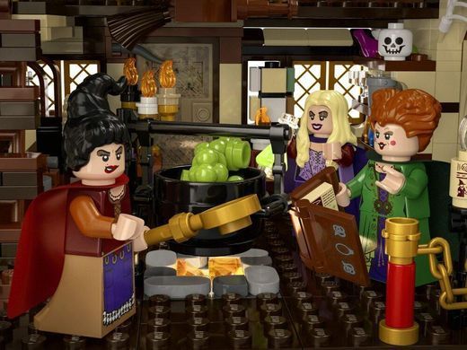 Конструктор LEGO Ideas Disney Фокус-покус Коттедж сестер Сандерсон 21341