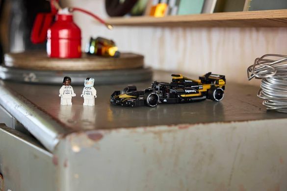LEGO&reg; Speed Champions Командный автомобиль для гонок APXGP с &laquo;F1&reg;: фильм&raquo; 77252