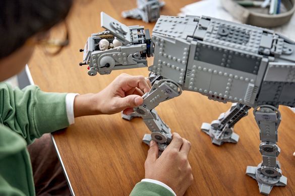 LEGO&reg; Star WarsTM Осколок Империи AT-ATTM с INT-4 75454
